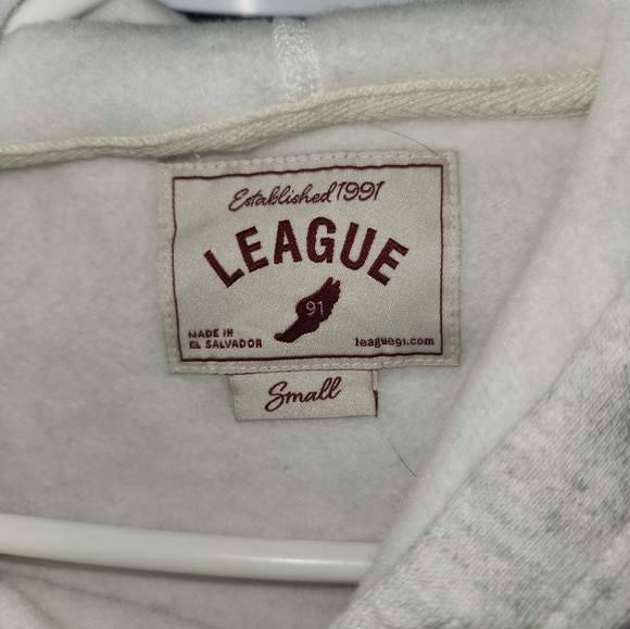 Women's UNC Tar Heels Gray Cropped Hoodie - Picture 5 of 6